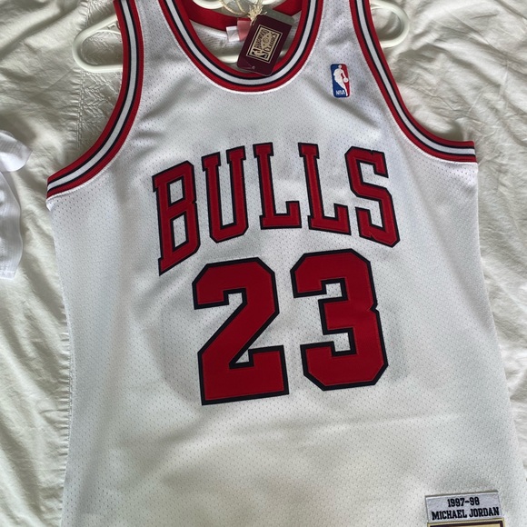 Men's Mitchell & Ness Michael Jordan White Chicago Bulls 1997/98 Authentic - Picture 2 of 2